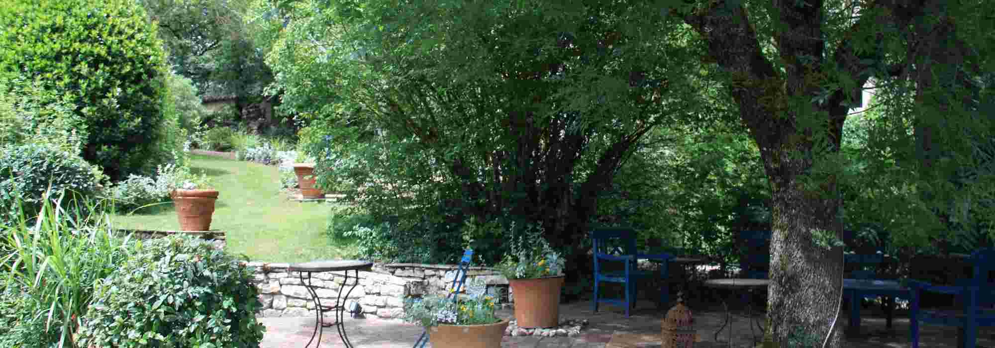 Comment aménager un jardin en longueur ?