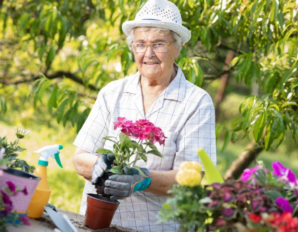 Fête des Grands-Mères : nos plus belles idées cadeaux pour les mamies jardinières