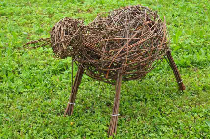 sculpture osier animal