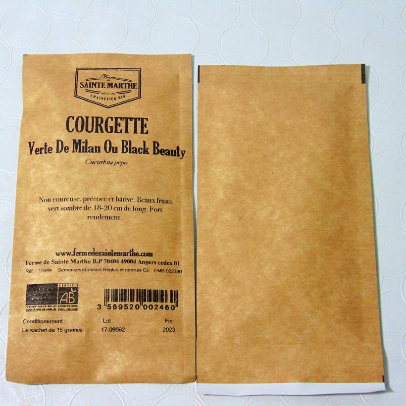 Exemple de spécimen de Courgette Verte de Milan ou Black Beauty  Bio - Ferme de Sainte Marthe le sachet de 15 graines environ (1g) tel que livré